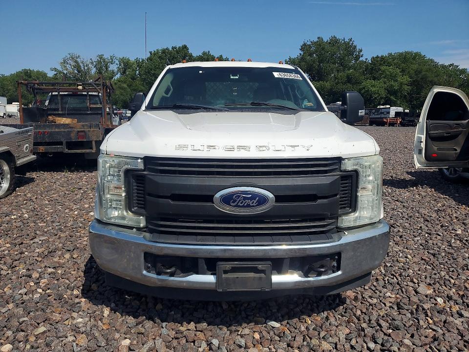 63658366 :رقم المزاد ، 1FD8W3GT1HEC82467 vin ، 2017 Ford F350 مزاد بيع