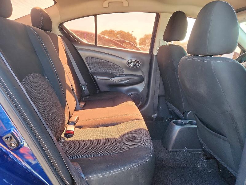 65681696 :رقم المزاد ، 3N1CN7AP7JL823020 vin ، 2018 Nissan Versa مزاد بيع