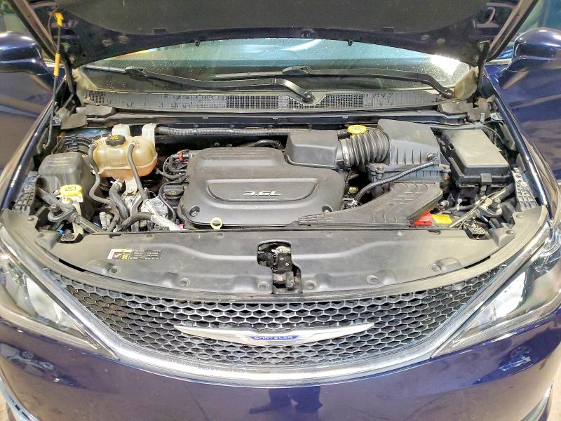 63039366 :رقم المزاد ، 2C4RC1BG0HR756752 vin ، 2017 Chrysler Pacifica مزاد بيع