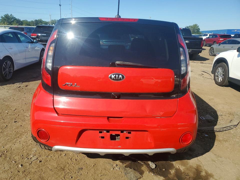 2018 Kia Soul მანქანა იყიდება აუქციონზე, vin: KNDJP3A5XJ7556739, აუქციონის ნომერი: 63687096