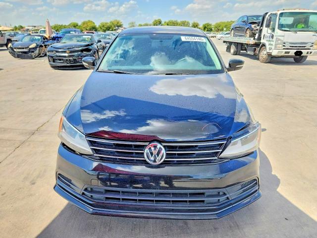 64554146 :رقم المزاد ، 3VWD07AJ9FM253189 vin ، 2015 Volkswagen Jetta مزاد بيع
