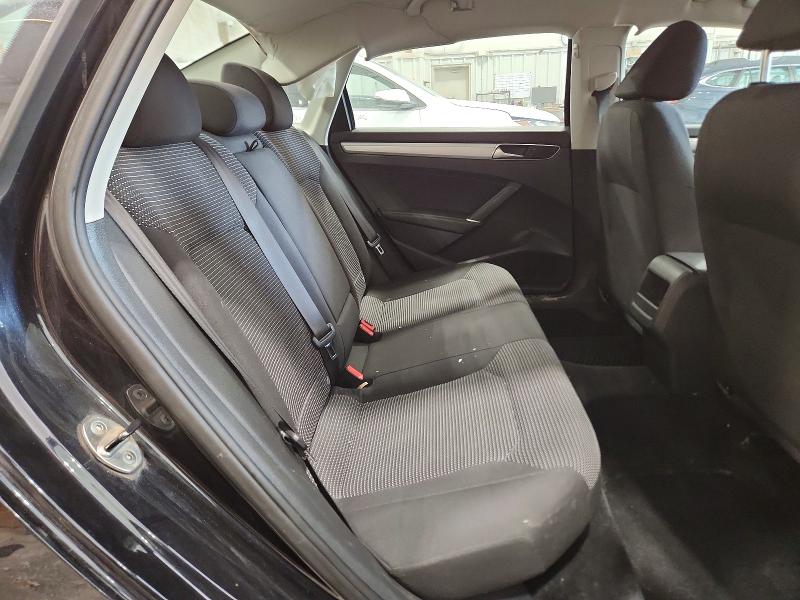 66071006 :رقم المزاد ، 1VWAT7A38HC045238 vin ، 2017 Volkswagen Passat مزاد بيع