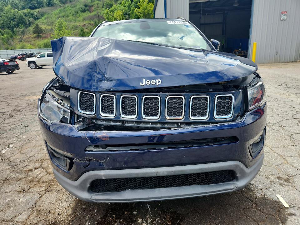 63211436 :رقم المزاد ، 3C4NJDBB0JT177709 vin ، 2018 Jeep Compass مزاد بيع