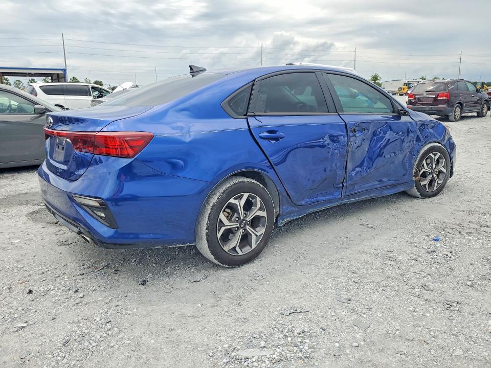 66070326 :رقم المزاد ، 3KPF24AD8ME341379 vin ، 2021 Kia Forte مزاد بيع