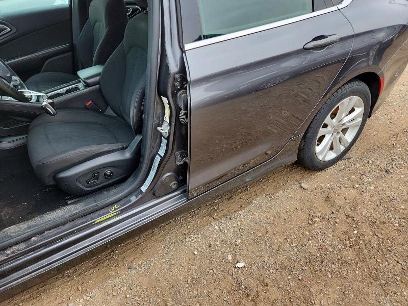 63260106 :رقم المزاد ، 1C3CCCFB8HN504362 vin ، 2017 Chrysler 200 مزاد بيع