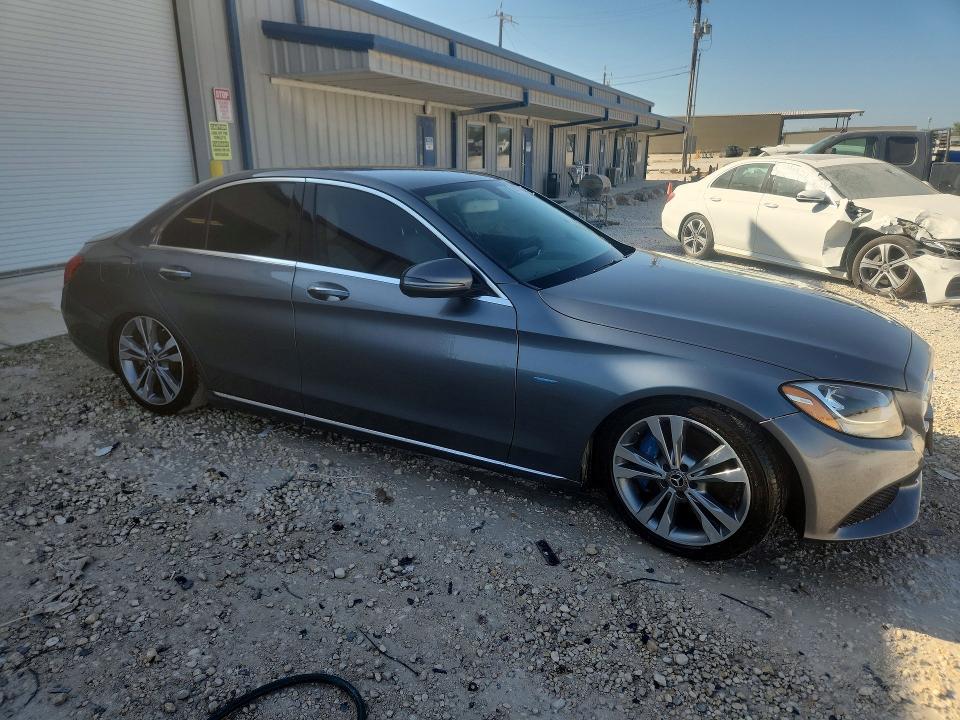 Продажа на аукционе авто 2017 Mercedes-benz C, vin: 55SWF4HB2HU230110, номер лота: 61772306