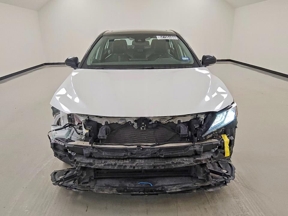 Продаж на аукціоні авто 2022 Toyota Camry, vin: 4T1K31AK0NU044923, номер лоту: 64155486