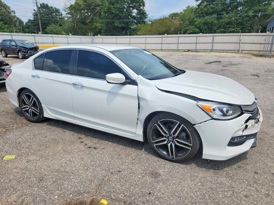 63286186 :رقم المزاد ، 1HGCR2F52HA130712 vin ، 2017 Honda Accord مزاد بيع