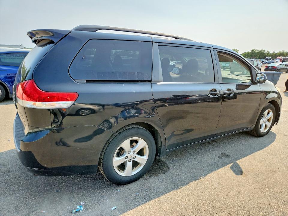 Продажа на аукционе авто 2013 Toyota Sienna, vin: 5TDKK3DC1DS331259, номер лота: 65013786