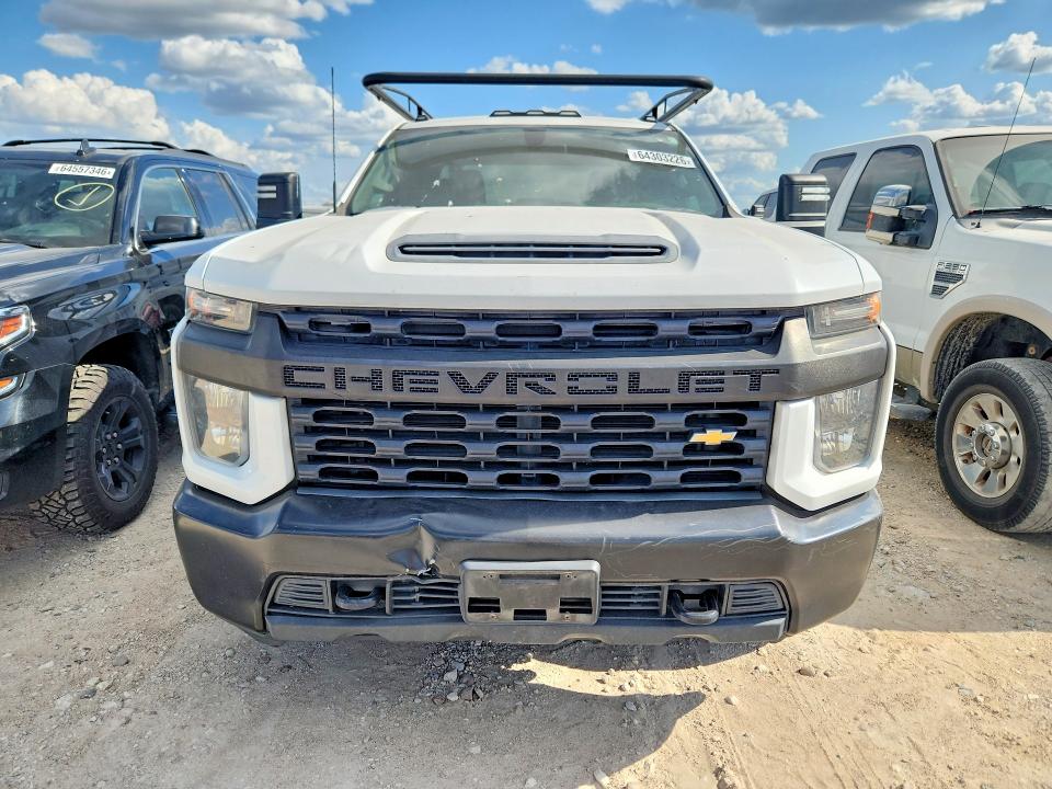 64303226 :رقم المزاد ، 1GB2WLE74LF235649 vin ، 2020 Chevrolet Silverado مزاد بيع