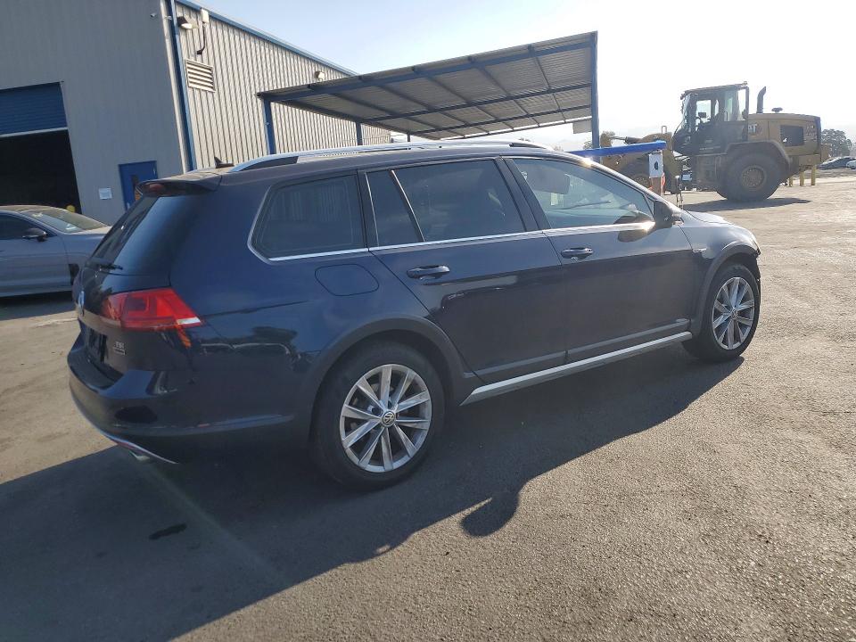 Продажа на аукционе авто 2017 Volkswagen Golf Alltrack, vin: 3VWH17AU0HM521865, номер лота: 64414056
