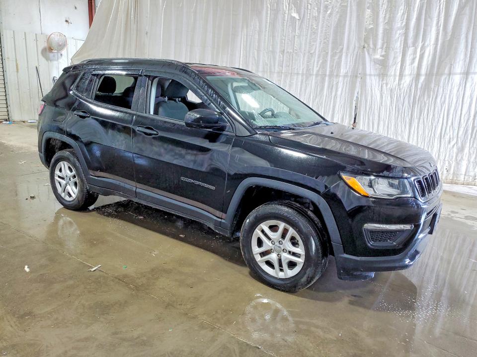 63338326 :رقم المزاد ، 3C4NJDAB3JT316040 vin ، 2018 Jeep Compass مزاد بيع