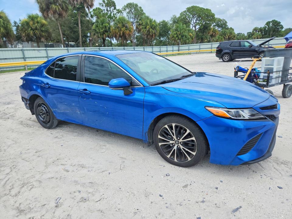 Продаж на аукціоні авто 2018 Toyota Camry, vin: 4T1B11HK4JU010358, номер лоту: 63701756