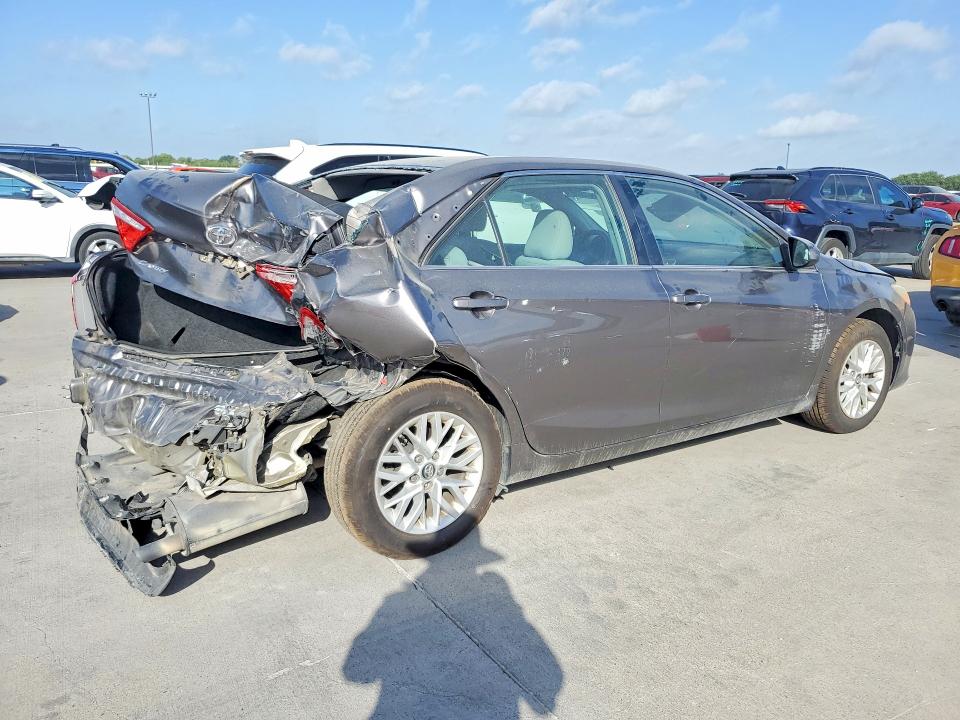 64763926 :رقم المزاد ، 4T1BF1FK2GU212824 vin ، 2016 Toyota Camry مزاد بيع