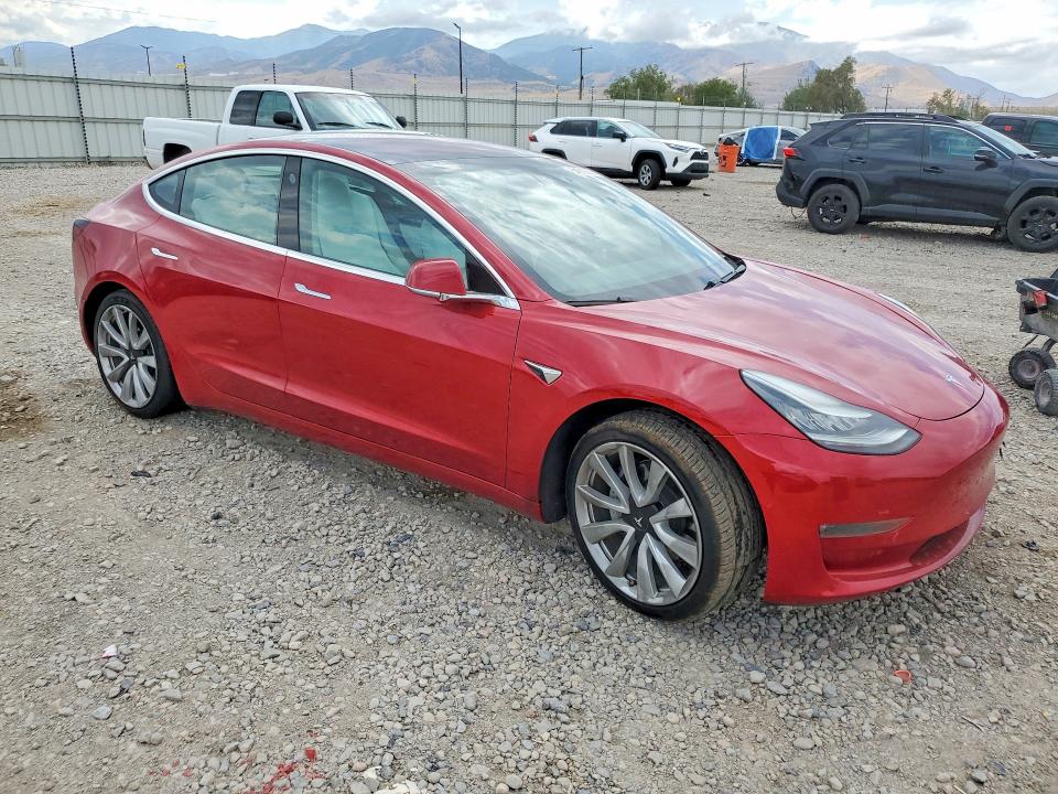 Продажа на аукционе авто 2018 Tesla Model 3, vin: 5YJ3E1EB6JF135162, номер лота: 64689076