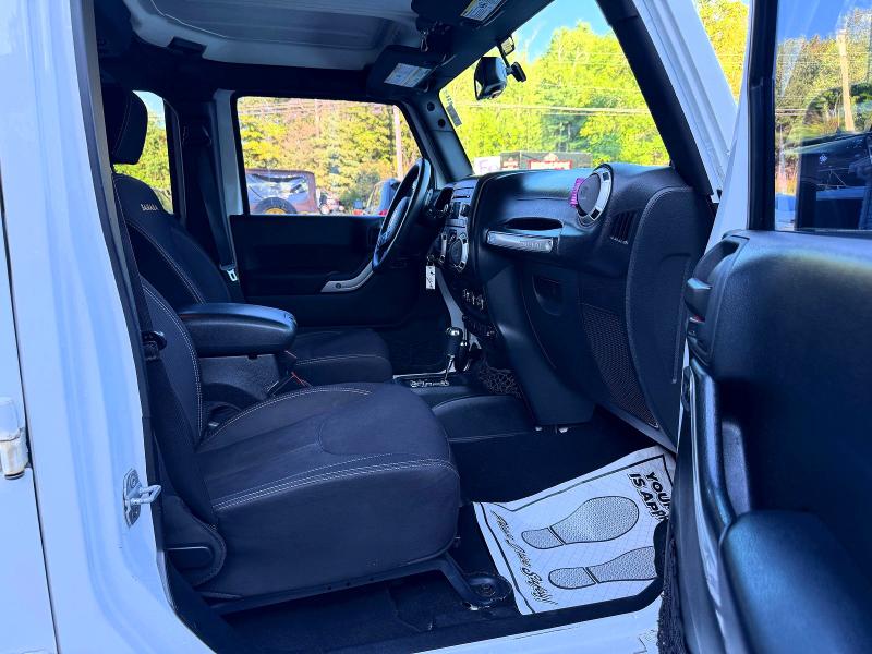 64137816 :رقم المزاد ، 1C4BJWEG5EL105525 vin ، 2014 Jeep Wrangler Unlimited مزاد بيع