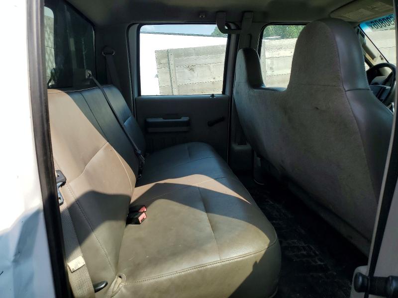 64690806 :رقم المزاد ، 1FDAW57R68EA02950 vin ، 2008 Ford F550 مزاد بيع