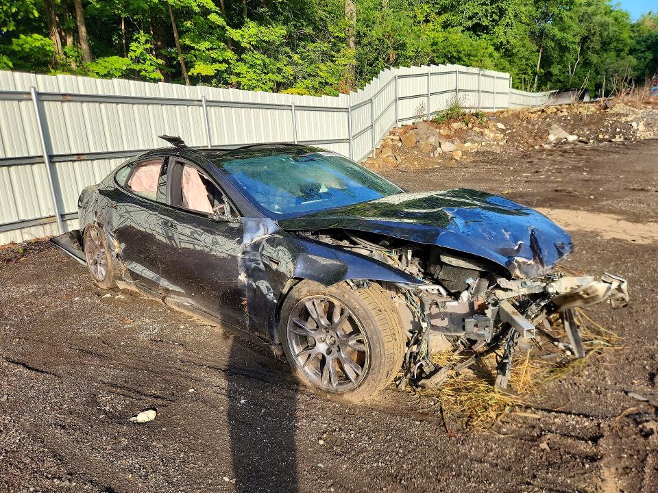 Продажа на аукционе авто 2022 Tesla Model S, vin: 5YJSA1E63NF472758, номер лота: 64981636