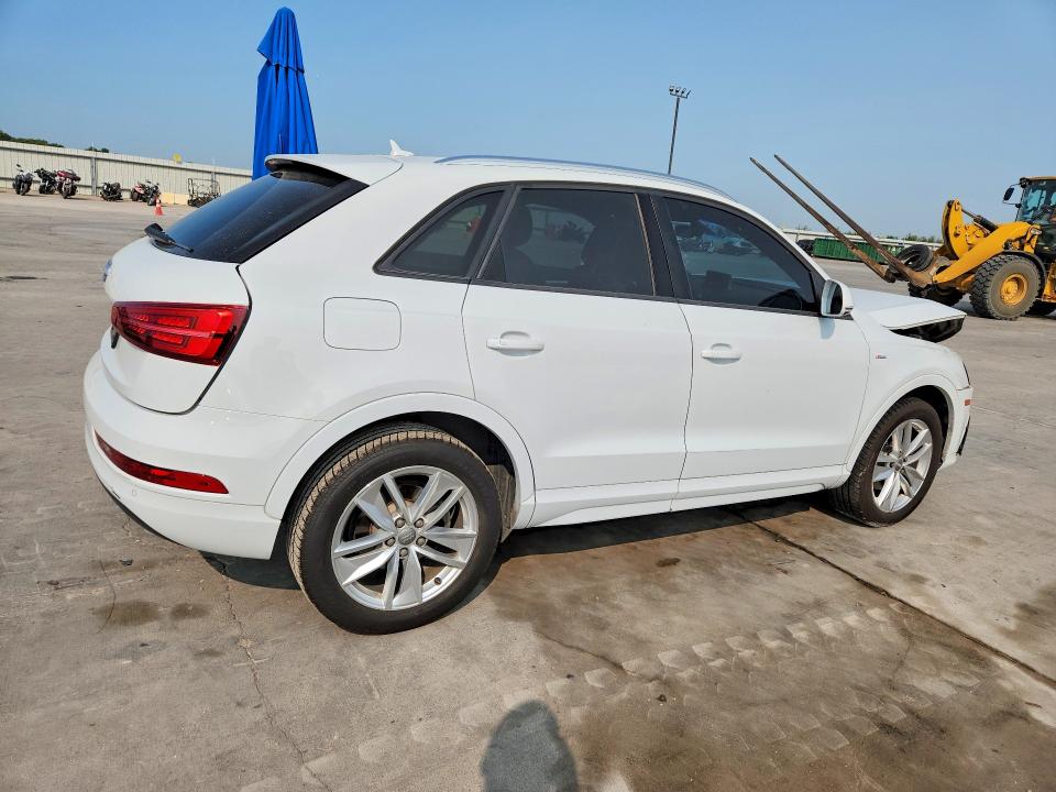 63813536 :رقم المزاد ، WA1BCCFS8JR000734 vin ، 2018 Audi Q3 مزاد بيع