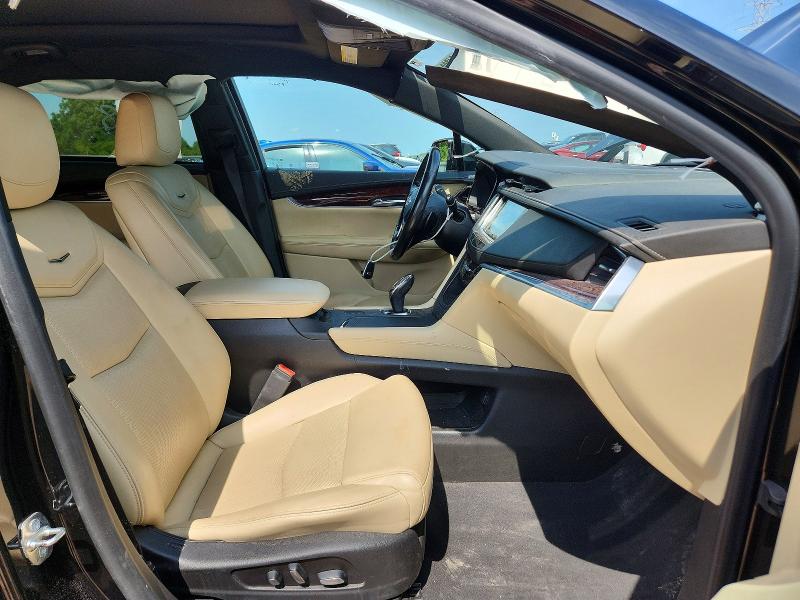 64728646 :رقم المزاد ، 1GYKNFRS3KZ146208 vin ، 2019 Cadillac Xt5 مزاد بيع