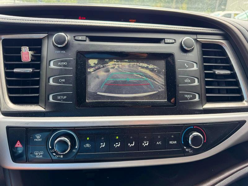 Продажа на аукционе авто 2018 Toyota Highlander, vin: 5TDBZRFH5JS850690, номер лота: 63798756