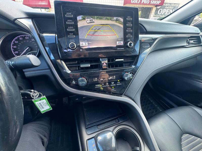 67026236 :رقم المزاد ، 4T1G11BK5NU050761 vin ، 2022 Toyota Camry مزاد بيع