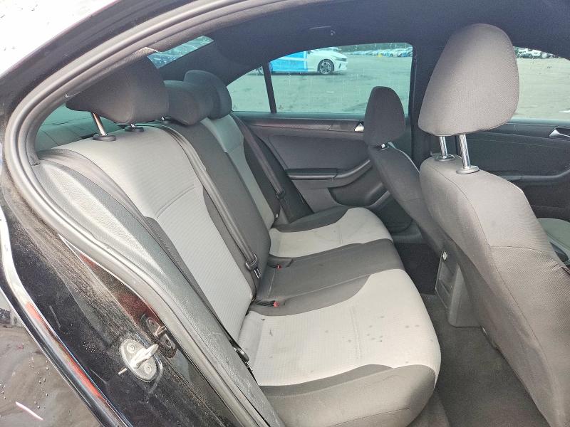 66174616 :رقم المزاد ، 3VW2B7AJXHM327451 vin ، 2017 Volkswagen Jetta مزاد بيع
