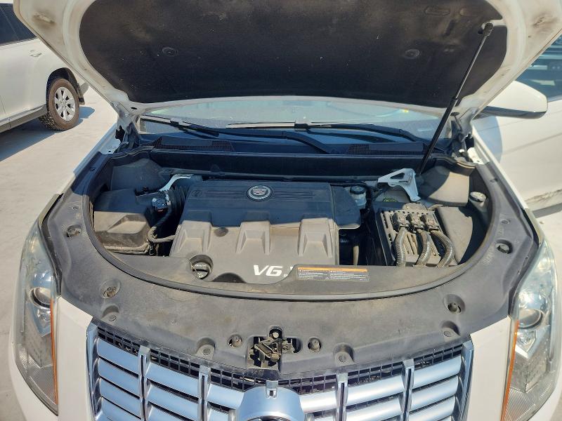 63676386 :رقم المزاد ، 3GYFNDE3XFS598924 vin ، 2015 Cadillac Srx مزاد بيع