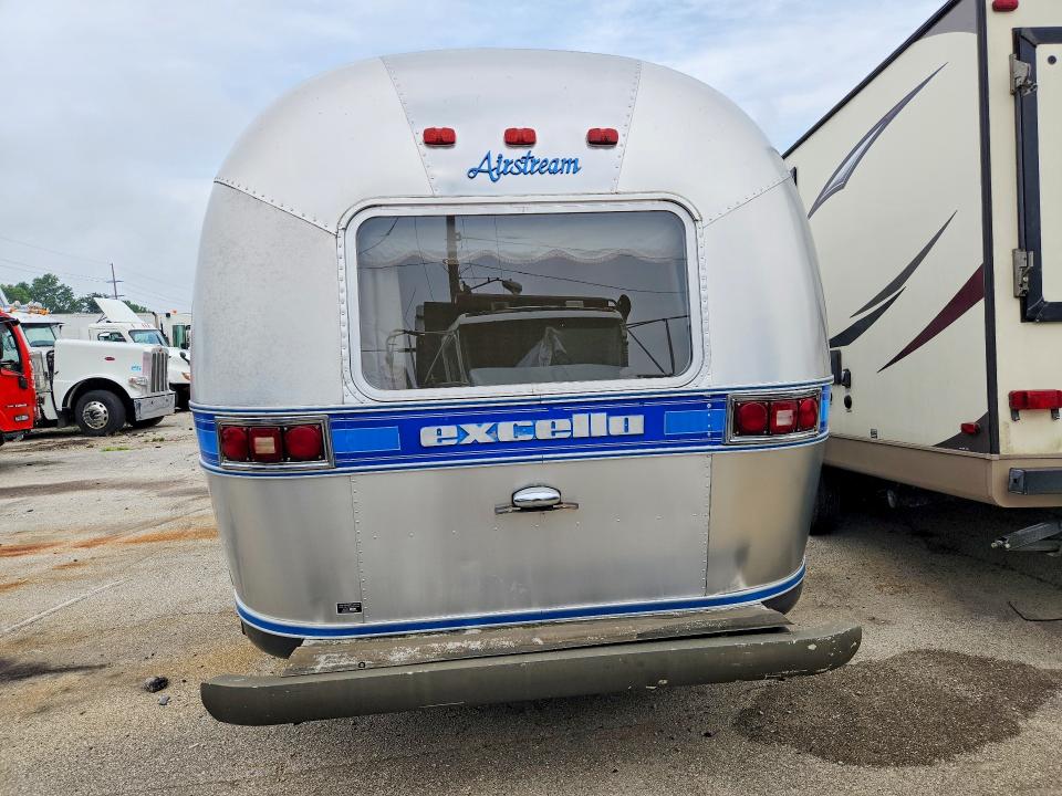 63890116 :رقم المزاد ، 1STHEAN2XKJ506566 vin ، 1988 Airstream Excella مزاد بيع