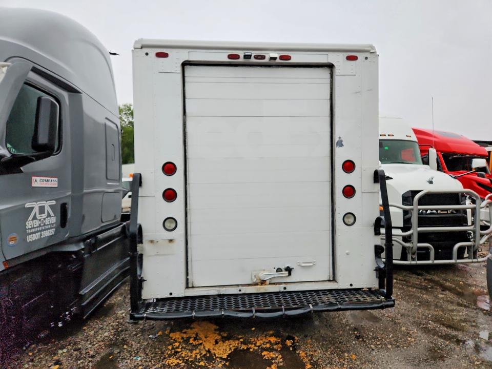 64240786 :رقم المزاد ، 4UZAARDUX8CZ59544 vin ، 2008 Freightliner Chassis مزاد بيع