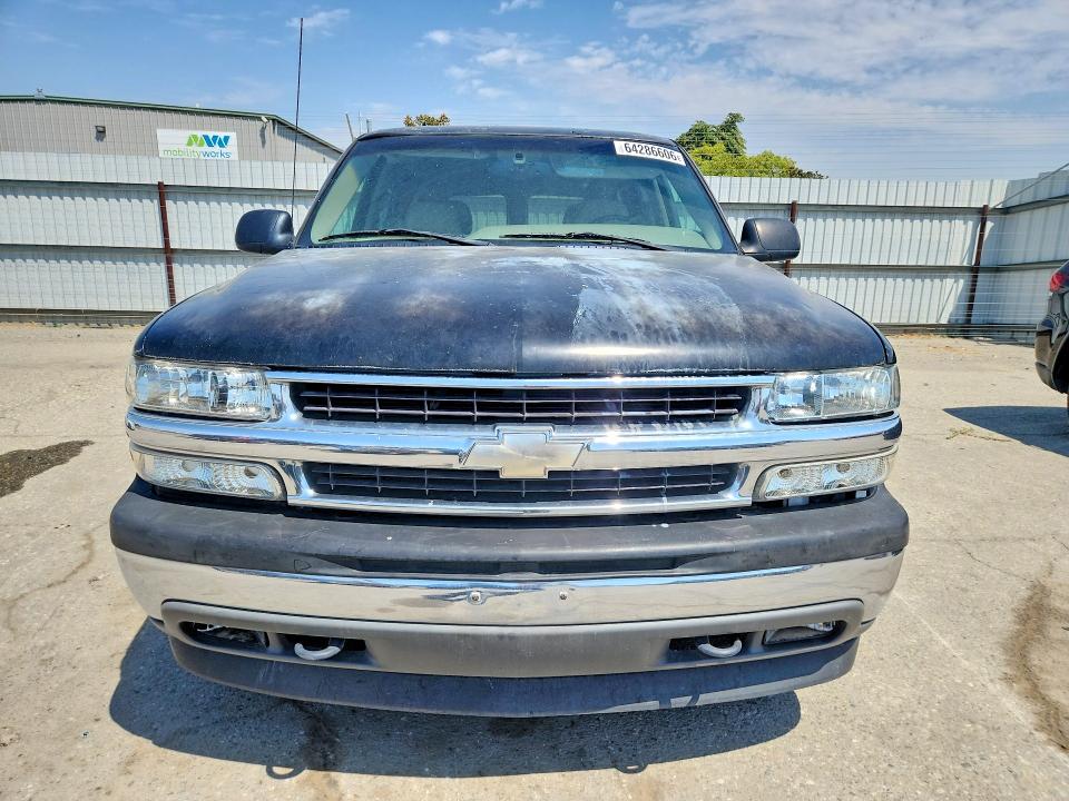 64286606 :رقم المزاد ، 1GNEC13TX2J100507 vin ، 2002 Chevrolet Tahoe مزاد بيع