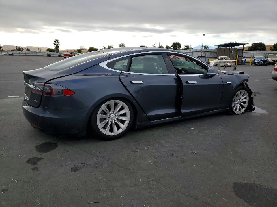 63572486 :رقم المزاد ، 5YJSA1E20HF205577 vin ، 2017 Tesla Model S مزاد بيع