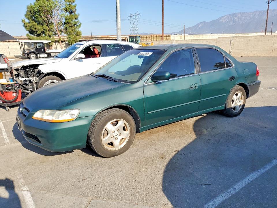 Продажа на аукционе авто 1998 Honda Accord, vin: 1HGCG1659WA066696, номер лота: 64073376