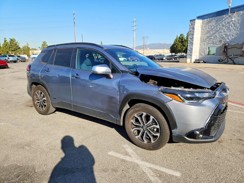 65239656 :رقم المزاد ، 7MUFBABGXRV055463 vin ، 2024 Toyota Corolla Cross Hybrid مزاد بيع
