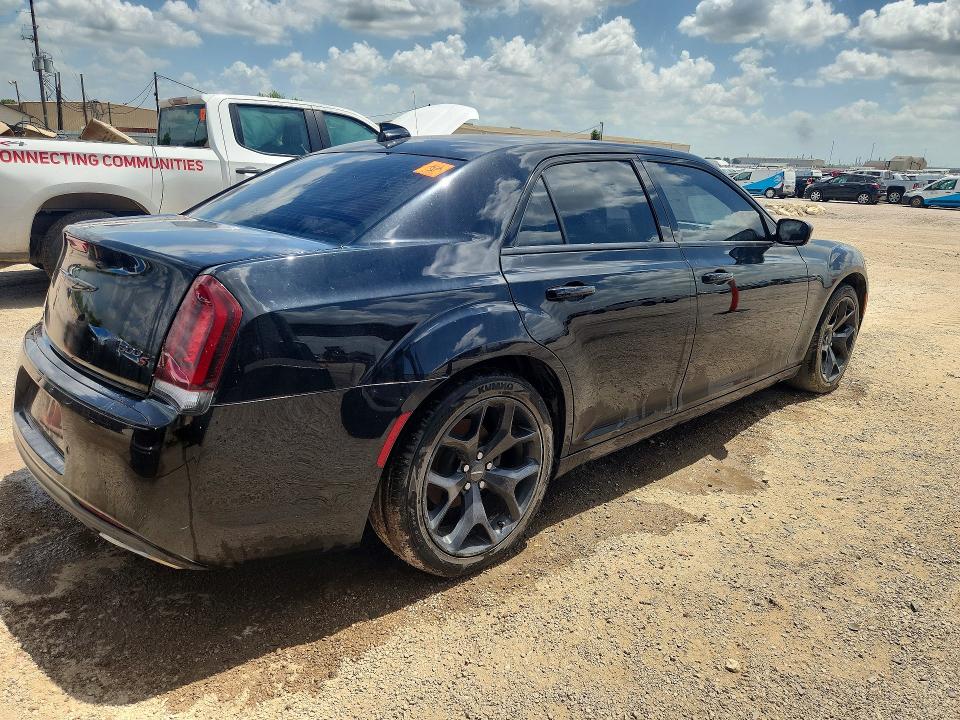 65495476 :رقم المزاد ، 2C3CCABG6MH595771 vin ، 2021 Chrysler 300 مزاد بيع
