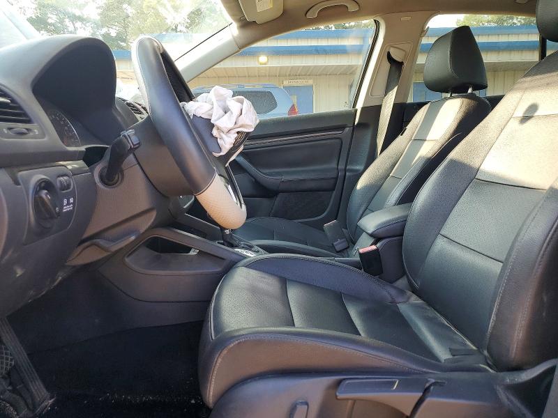 63841426 :رقم المزاد ، 3VWRL7AJ6AM020229 vin ، 2010 Volkswagen Jetta مزاد بيع