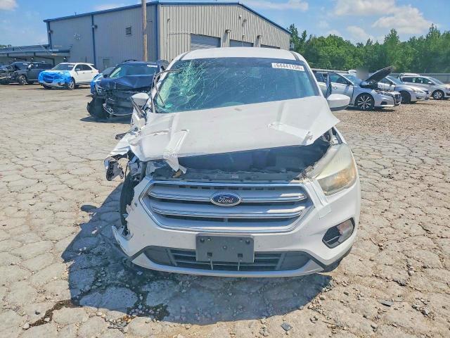 2017 Ford Escape მანქანა იყიდება აუქციონზე, vin: 1FMCU0G97HUC96737, აუქციონის ნომერი: 64441156