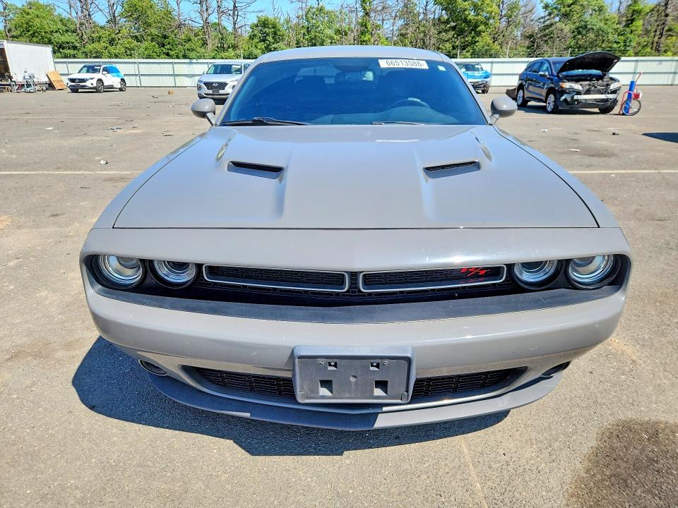 66513586 :رقم المزاد ، 2C3CDZBT8JH282354 vin ، 2018 Dodge Challenger مزاد بيع