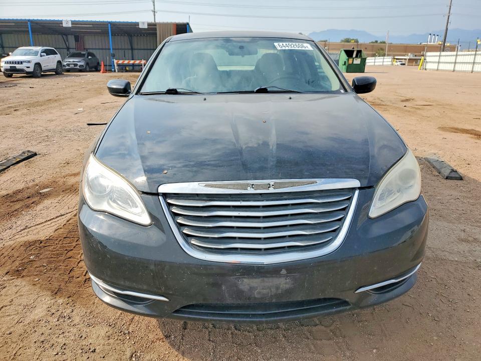64492606 :رقم المزاد ، 1C3BC1FG5BN547348 vin ، 2011 Chrysler 200 مزاد بيع