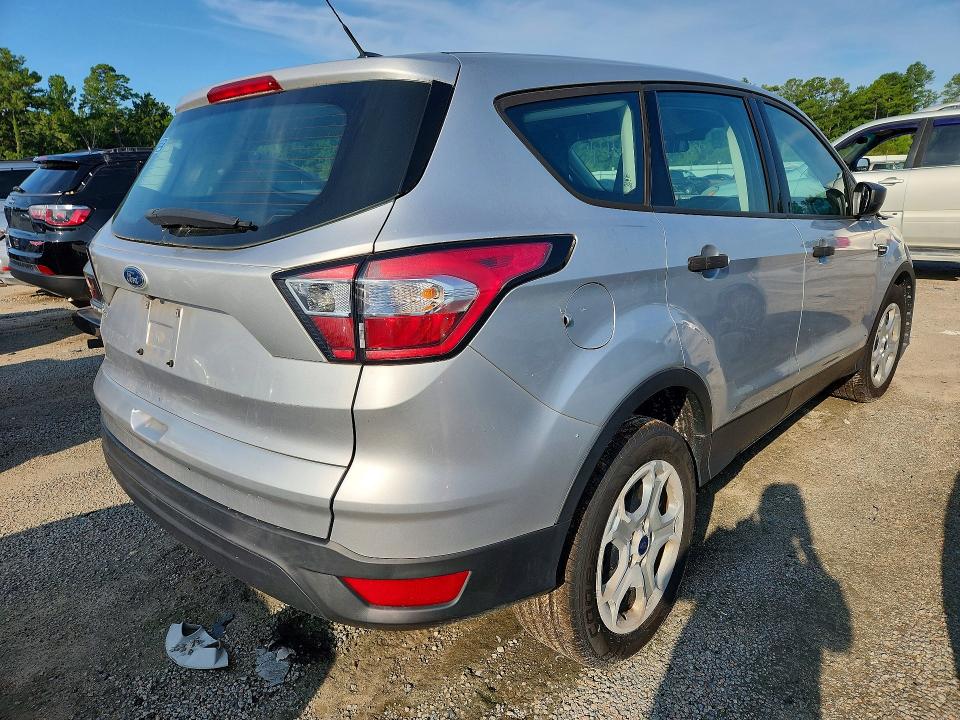 60737656 :رقم المزاد ، 1FMCU0F73JUA60477 vin ، 2018 Ford Escape مزاد بيع