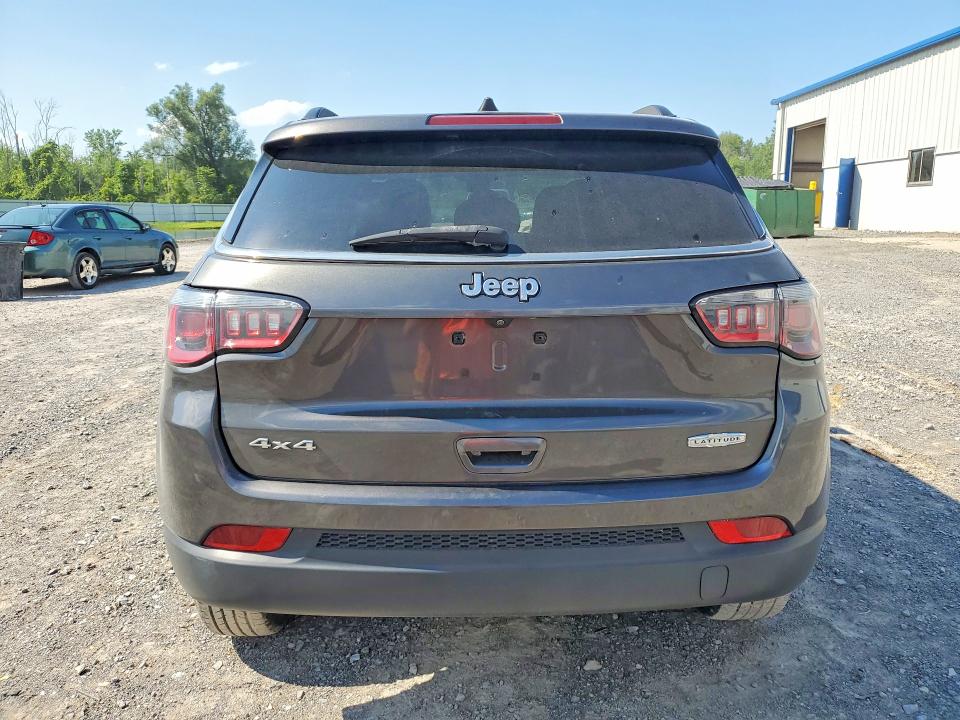 63827396 :رقم المزاد ، 3C4NJDBB9JT167843 vin ، 2018 Jeep Compass مزاد بيع
