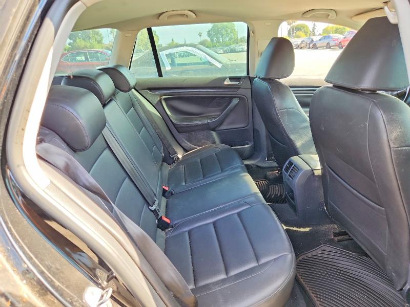 62306186 :رقم المزاد ، 3VWPZ7AJ4AM652832 vin ، 2010 Volkswagen Jetta مزاد بيع