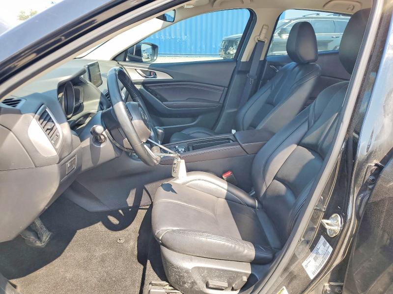 64005616 :رقم المزاد ، 3MZBN1L37JM233925 vin ، 2018 Mazda 3 مزاد بيع