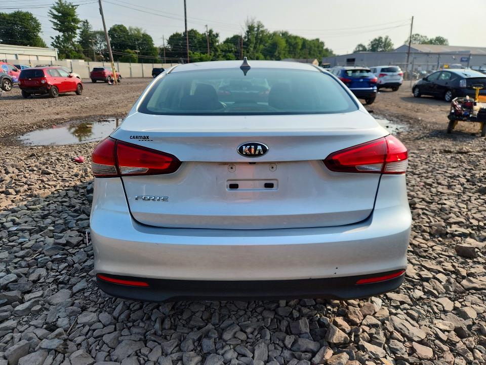 64960246 :رقم المزاد ، 3KPFK4A78JE284302 vin ، 2018 Kia Forte مزاد بيع