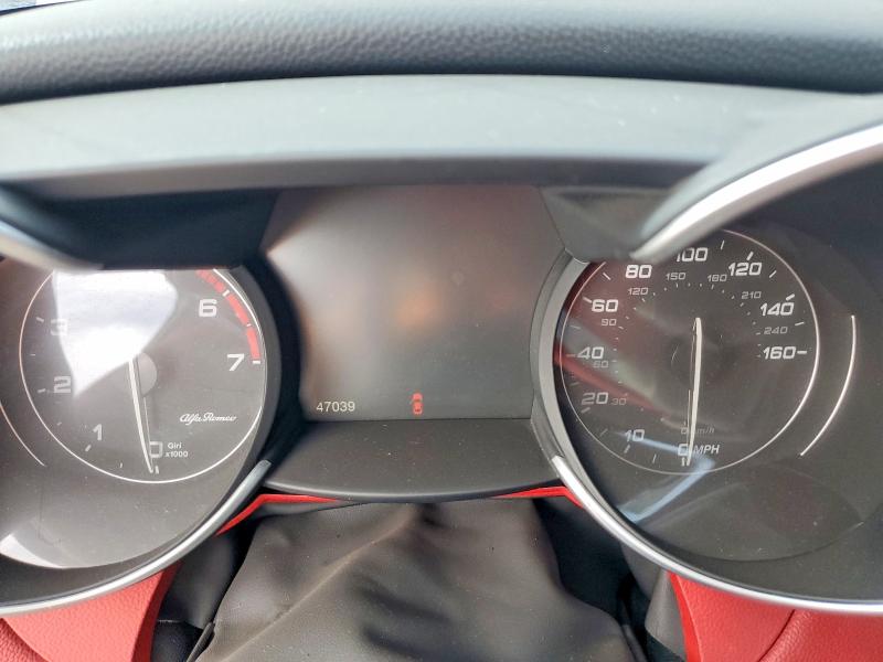 64216946 :رقم المزاد ، ZARFAECN2H7559683 vin ، 2017 Alfa Romeo Giulia مزاد بيع