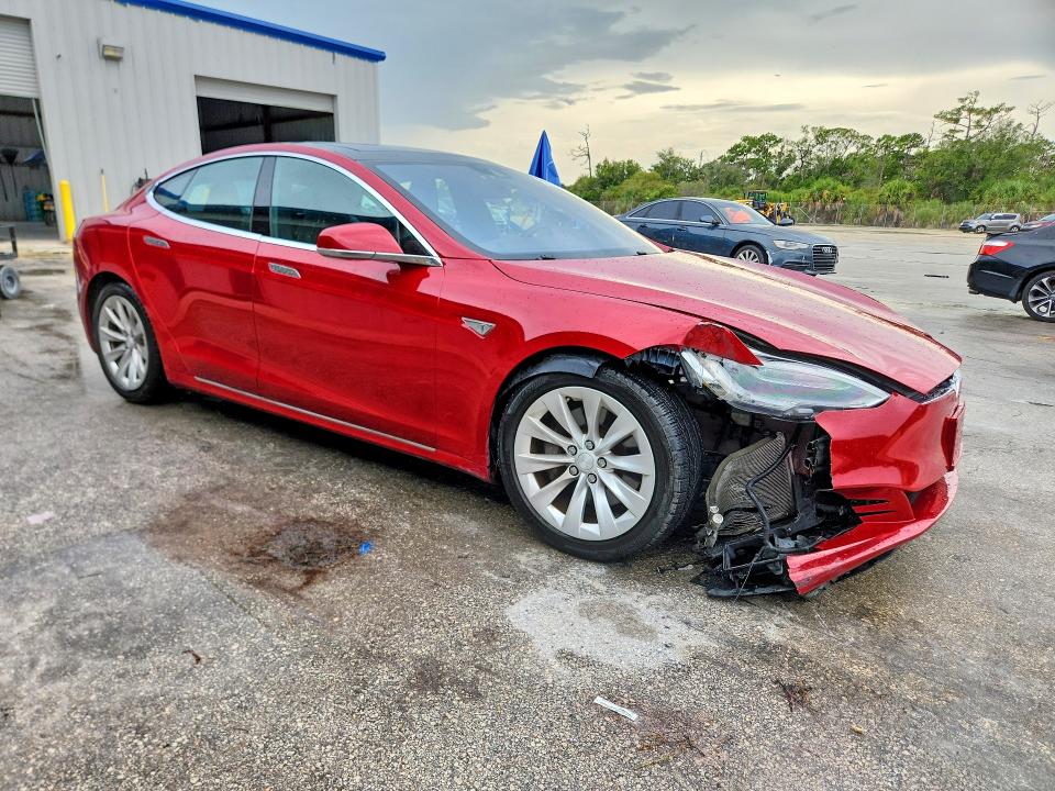 64022836 :رقم المزاد ، 5YJSA1E25GF160733 vin ، 2016 Tesla Model S مزاد بيع