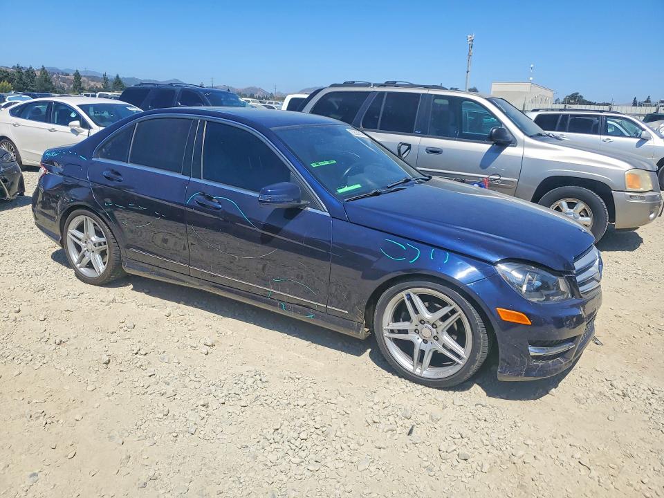 Продажа на аукционе авто 2013 Mercedes-benz C, vin: WDDGF4HB6DA773149, номер лота: 63524316