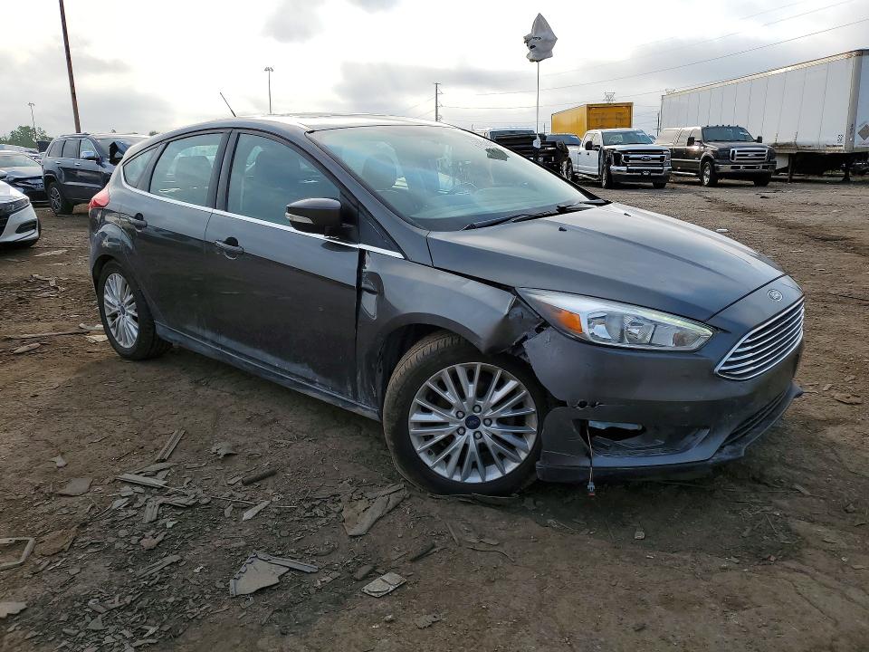 64898696 :رقم المزاد ، 1FADP3N24HL220170 vin ، 2017 Ford Focus مزاد بيع