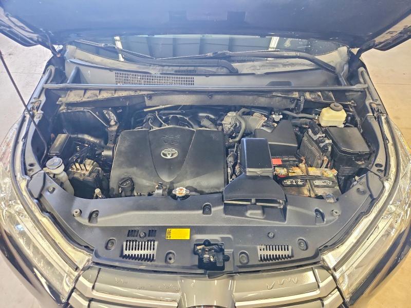 Продаж на аукціоні авто 2018 Toyota Highlander, vin: 5TDBZRFH6JS808738, номер лоту: 63936326