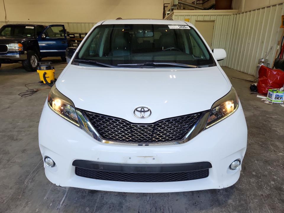 64255426 :رقم المزاد ، 5TDXK3DC8FS625329 vin ، 2015 Toyota Sienna مزاد بيع
